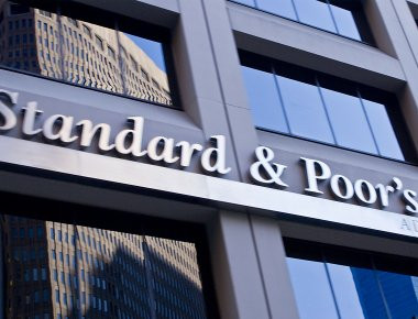 Με «σύμμαχο» τη Standard & Poor's η Ελλάδα εδραιώνει την οικονομική ανάκαμψή της